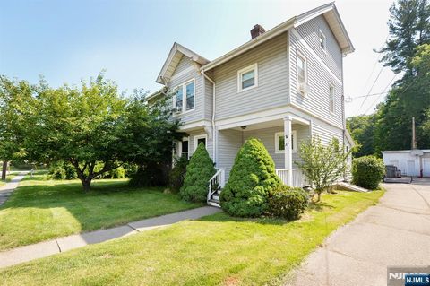 Photo of 71 Ringwood Avenue, Pompton Lakes, NJ 07442 (MLS # 26024402)