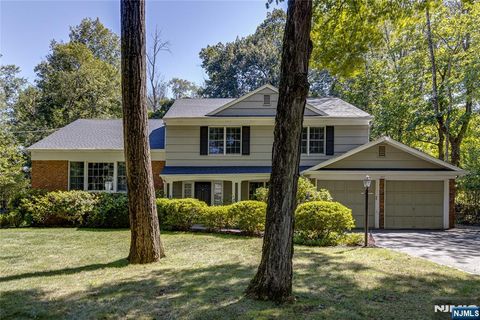 Photo of 211 Lorraine Dr, Berkeley Heights, NJ 07922 (MLS # 25017672) Photo of 211 Lorraine Dr, Berkeley Heights, NJ 07922 (MLS # 25017672)