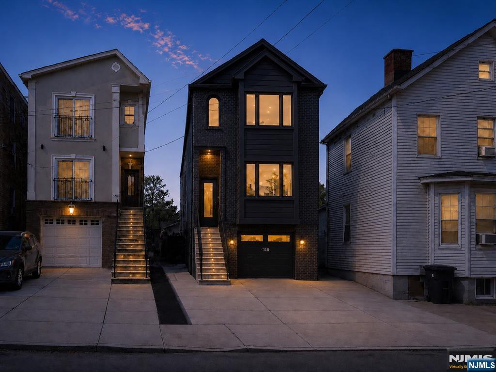 313 Warren Street