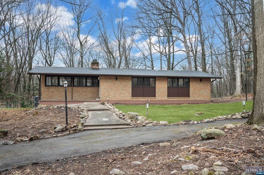 NEWLY RENOVATED RANCH STYLE HOUSING WITH PRIVATE 1-ACRE LOT FOR SALE, COME AND TAKE A LOOK AT THIS WONDERFUL HOUSE WITH AMAZING VIEWS AND LOTS OF SUNSHINE. 2 GARAGE PARKING SPOTS AND LARGE LOT FOR ANY ADDITIONAL PARKING FOR UP TO TEN OR MORE VEHICLES. CONVENIENTLY LOCATED TO PARKS, SHOPPING MALLS, SCHOOLS, TRANSPORTATIONS, ETC.