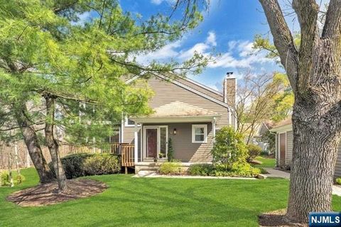 Photo of 153 Oldwoods, Mahwah, NJ 07430 (MLS # 26006176)