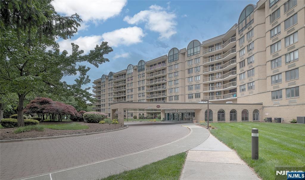 10 Smith Manor Boulevard 211