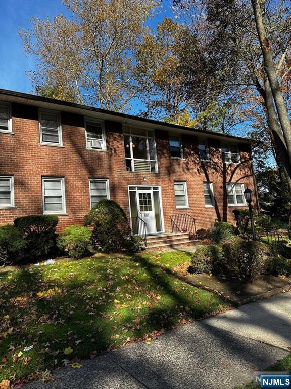 Rental Property at 2619 Fair Lawn Ave 19F, Fair Lawn, New Jersey - Bedrooms: 2 
Bathrooms: 1 
Rooms: 4  - $2,550 MO.