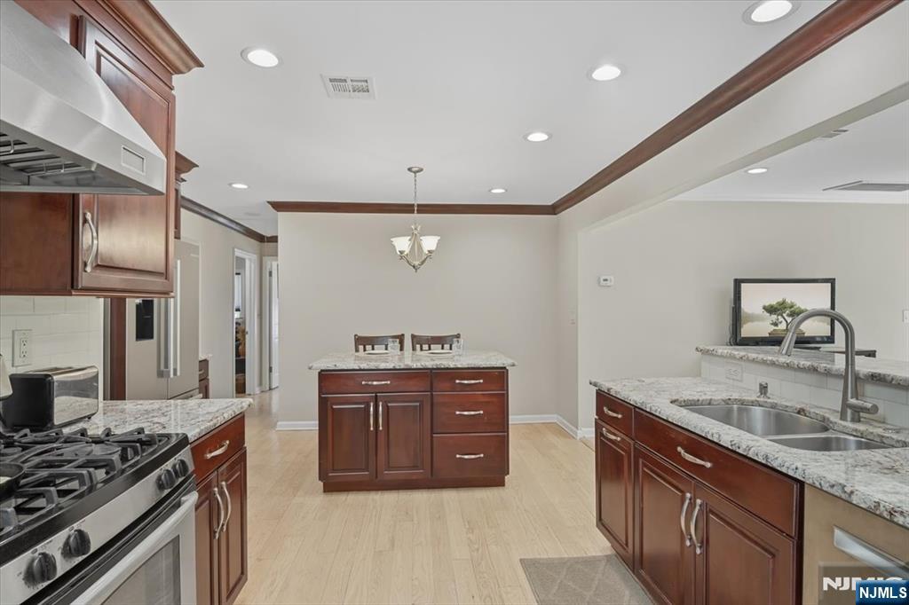 79 Winding Way