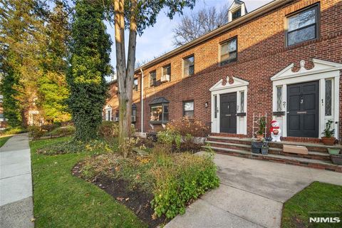 Photo of 90 Tracey Pl #I-1, Englewood, NJ 07631 (MLS # 25041660)