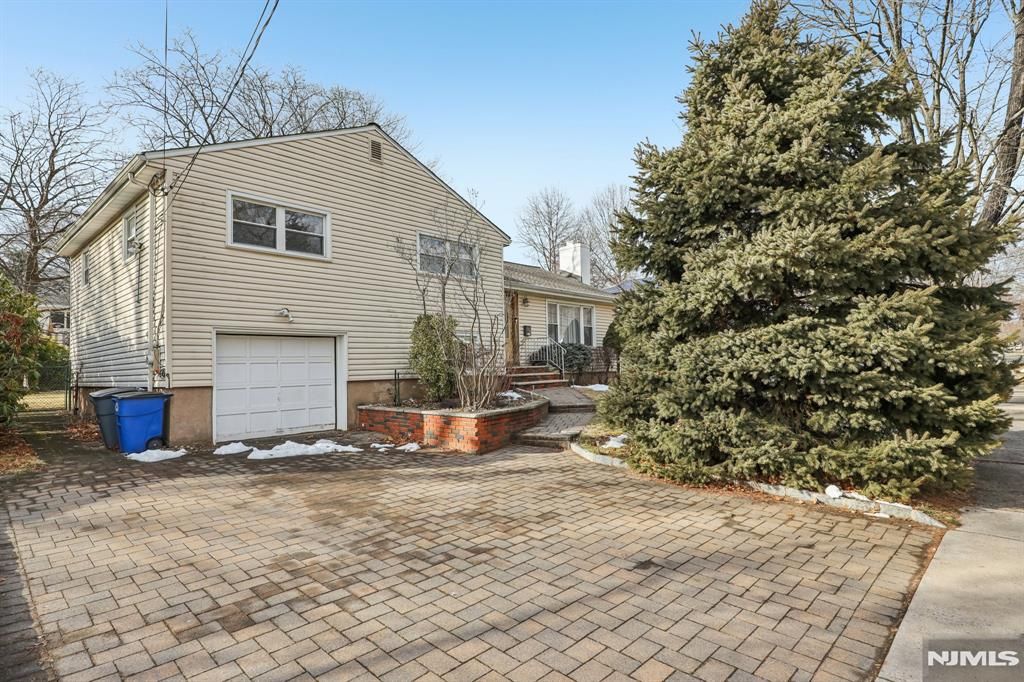 Photo of 1514 Radburn Road, Fair Lawn, NJ 07410 (MLS # 26000458)