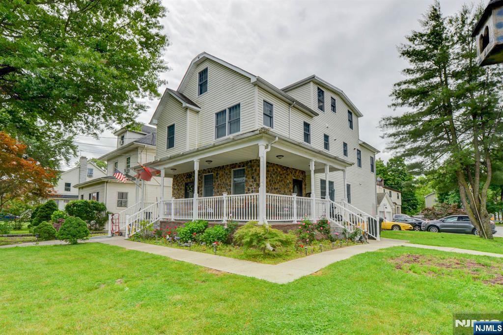 Rental Property at 33 E Quackenbush 1, Dumont, New Jersey - Bedrooms: 3 
Bathrooms: 2 
Rooms: 5  - $3,700 MO.