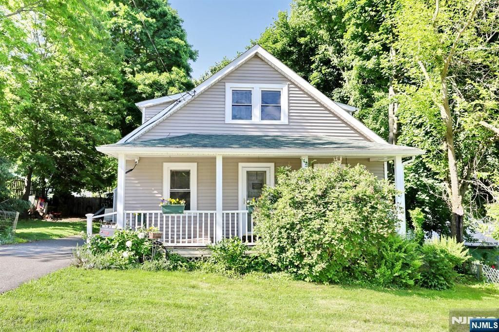 Photo of 121 Wilmuth Street, Mahwah, NJ 07430 (MLS # 26019657)