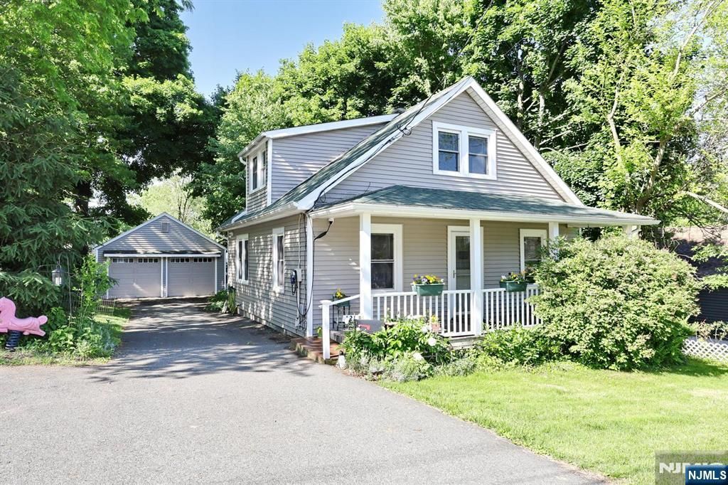 Photo of 121 Wilmuth Street, Mahwah, NJ 07430 (MLS # 26019657)