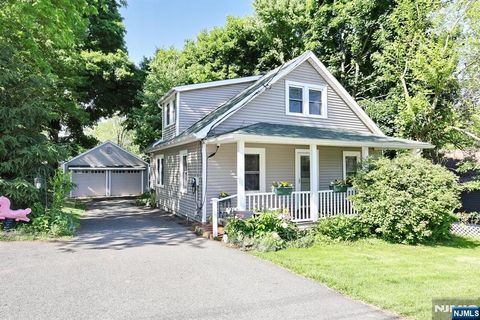Photo of 121 Wilmuth Street, Mahwah, NJ 07430 (MLS # 26019657)