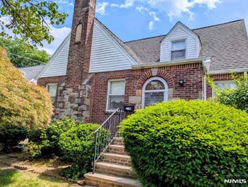 32 Sylvan Avenue Bergenfield NJ 07621