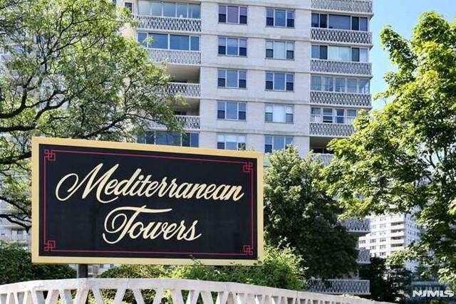 2100 Linwood Ave 3O, Fort Lee, New Jersey - 2 Bedrooms  
2 Bathrooms  
4 Rooms - 