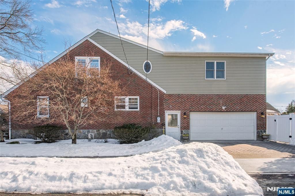 Photo of 930 Ramapo Avenue, Pompton Lakes, NJ 07442 (MLS # 26007865)