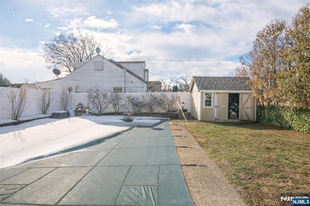 Photo of 930 Ramapo Avenue, Pompton Lakes, NJ 07442 (MLS # 26007865)