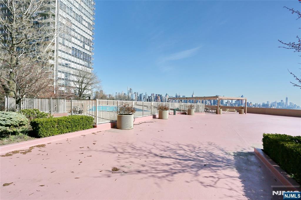 6040 Boulevard E 21j
