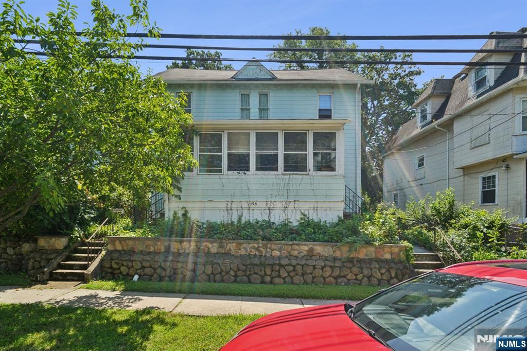 195 Fullerton Avenue