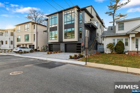 Photo of 811 Jassamine Way, Fort Lee, NJ 07024 (MLS # 26040615)