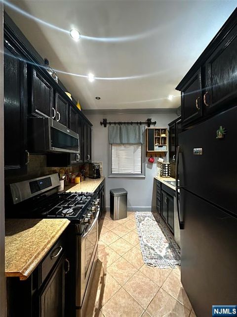 MLS: 25007097