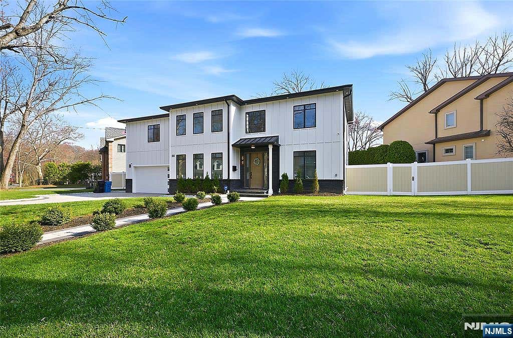 Photo of 66 Knollwood Drive, Paramus, NJ 07652 (MLS # 26021390)