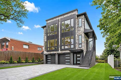 Photo of 1000 Elm AVE #2FL, Ridgefield, NJ 07657 (MLS # 26031666)