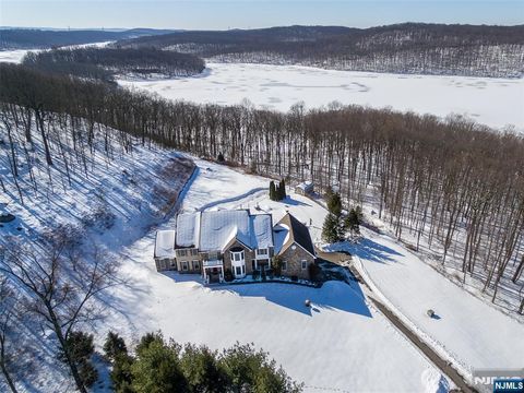 9 Andrew Lane Kinnelon Borough NJ 07405
