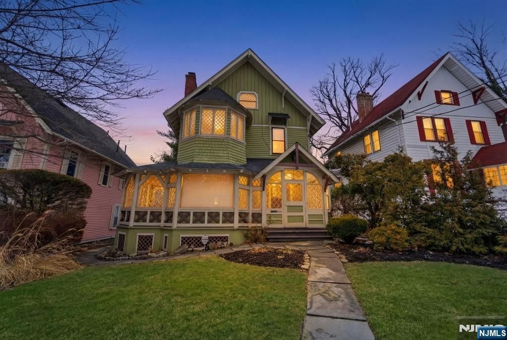 Photo of 101 Palisade Avenue, Englewood, NJ 07631 (MLS # 26005415)