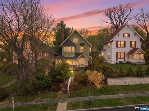 Photo of 101 Palisade Avenue, Englewood, NJ 07631 (MLS # 26005415)