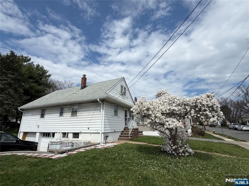 Photo of 2 Sunnyside Place, Verona, NJ 07044 (MLS # 26018833)