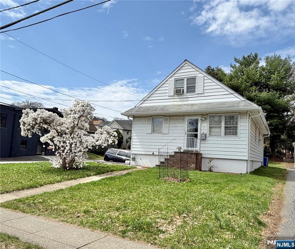 Photo of 2 Sunnyside Place, Verona, NJ 07044 (MLS # 26018833)