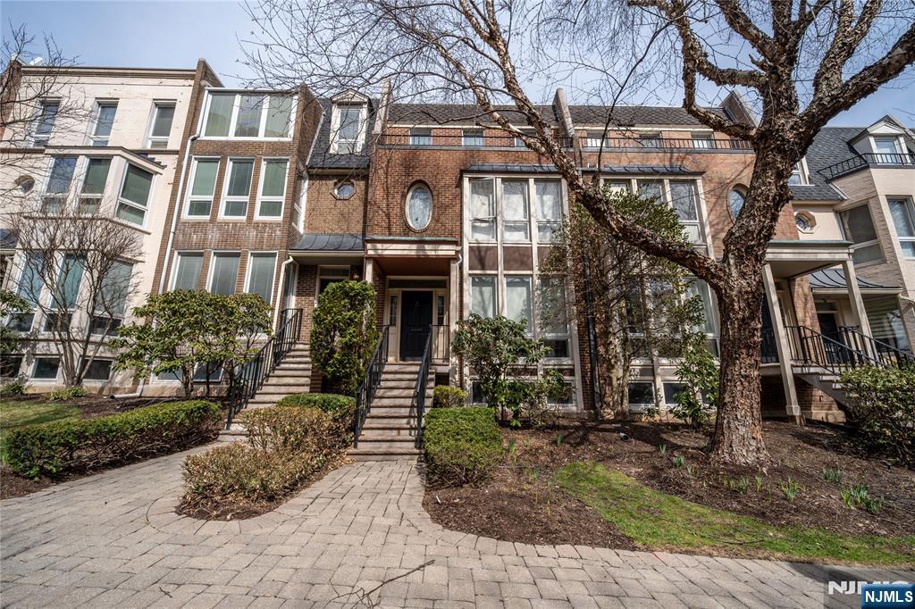 130 Kensington Drive