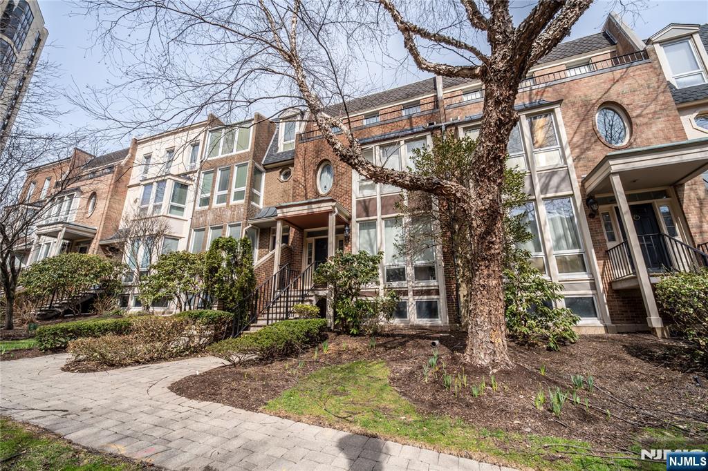 130 Kensington Drive