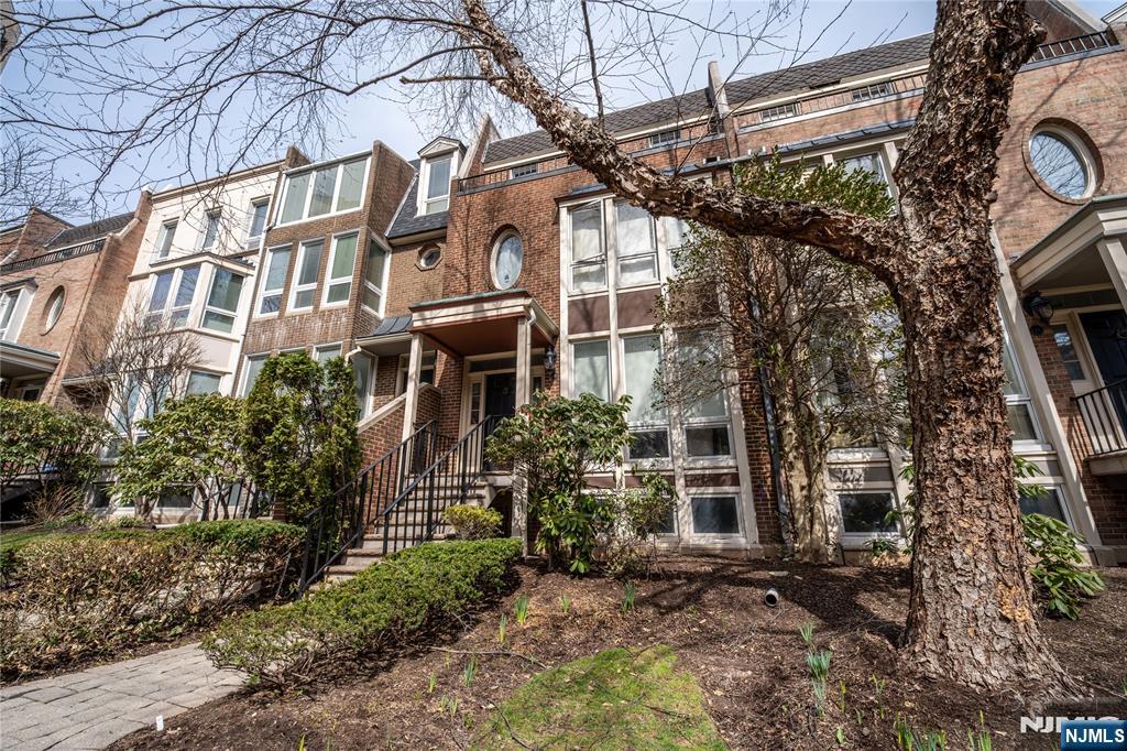 130 Kensington Drive