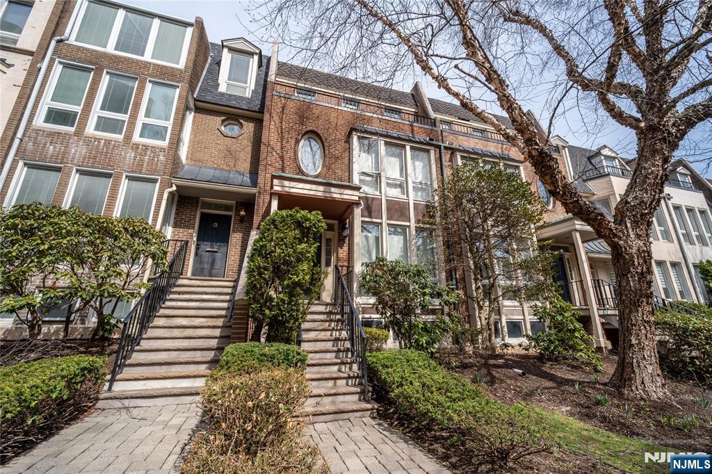 130 Kensington Drive