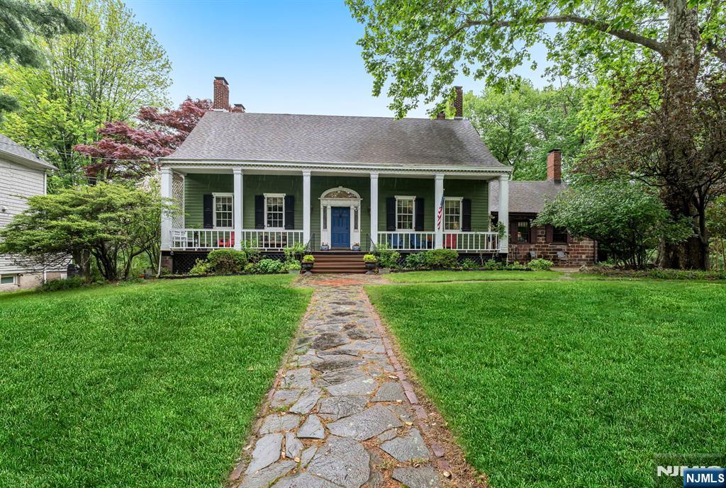 Photo 1 of 125 Lakeview Ave, Leonia, New Jersey, $1,199,000, Web #: 325015937