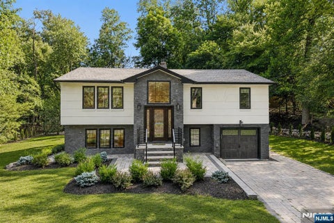Photo of 12 Parker Place, Upper Saddle River, NJ 07458 (MLS # 26026545)