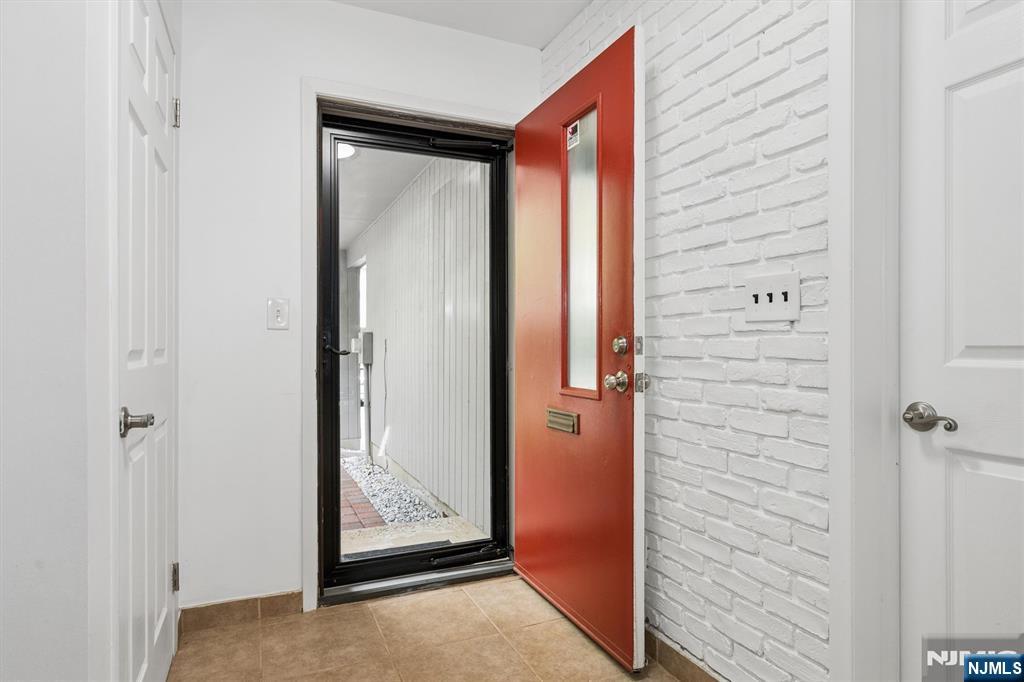 300 Pond Court 5E