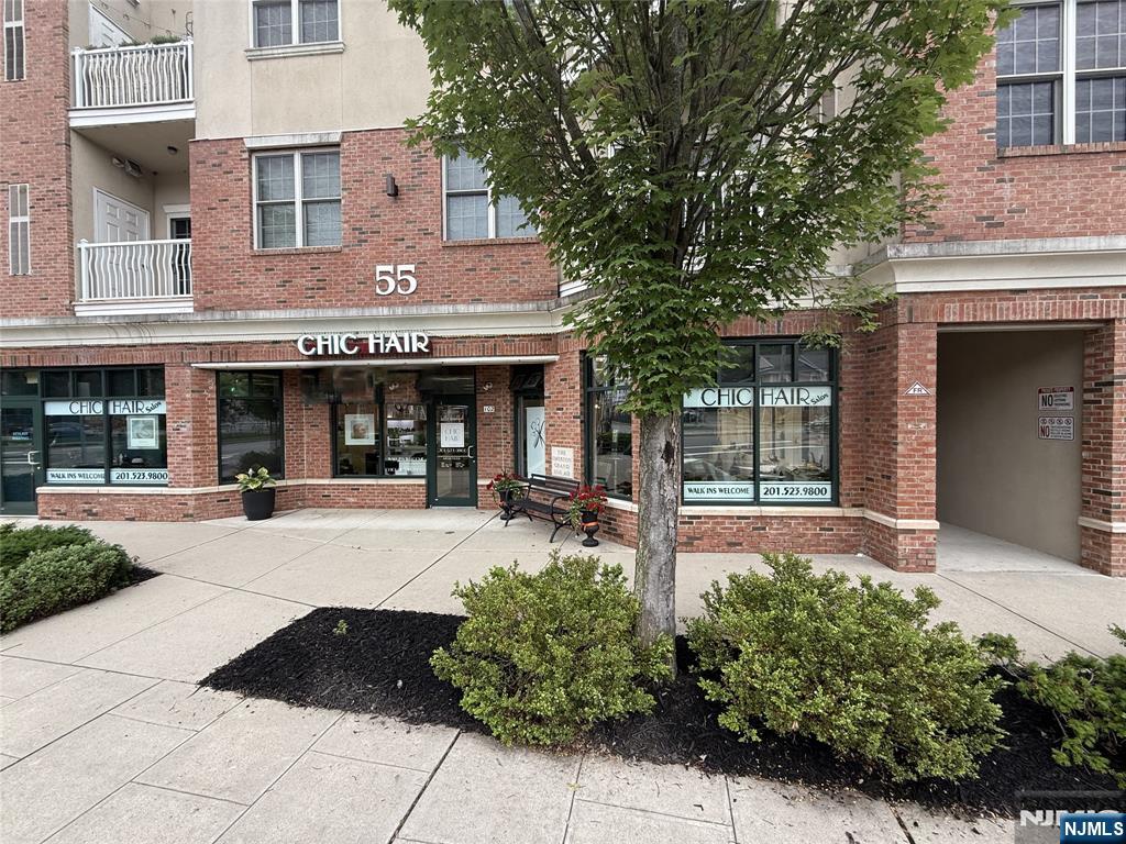 55 E Emerson Plaza 102