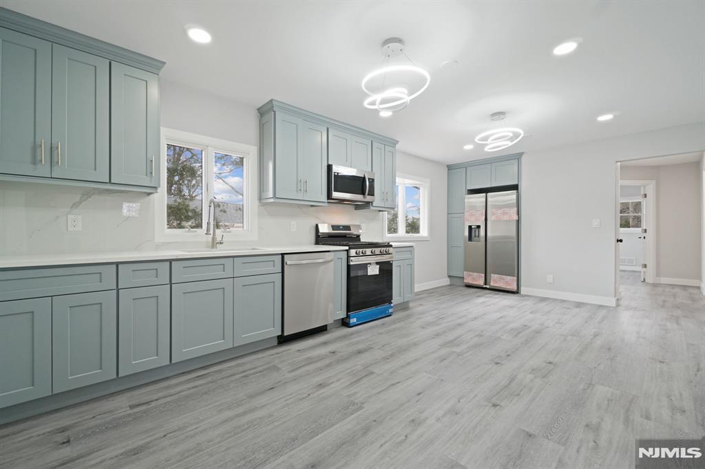 26 Linwood Ave, Paramus, New Jersey - 6 Bedrooms  
2 Bathrooms  
10 Rooms - 