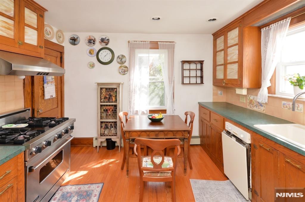 12-17 Roosevelt Place