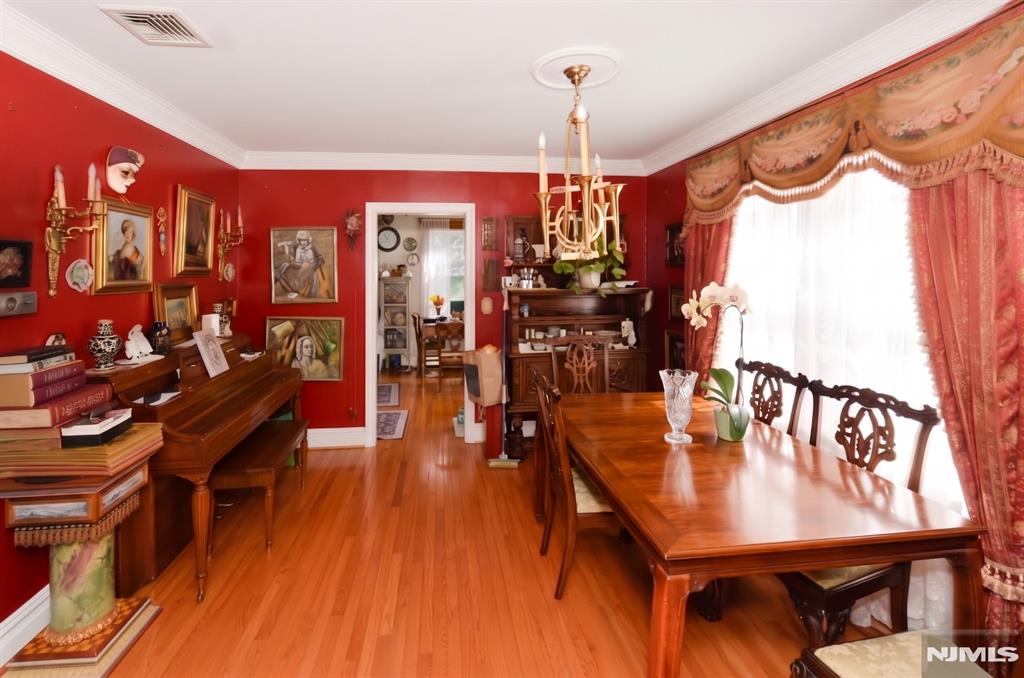12-17 Roosevelt Place