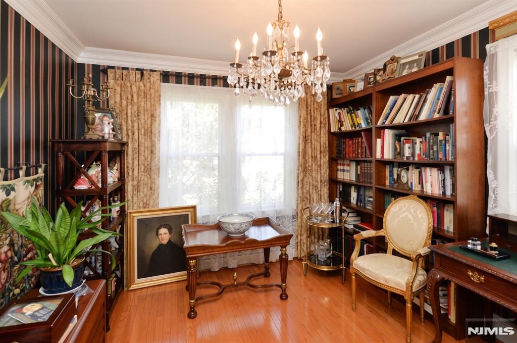 12-17 Roosevelt Place