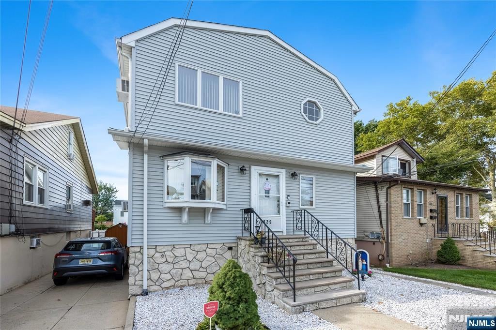 829 Roosevelt Avenue
