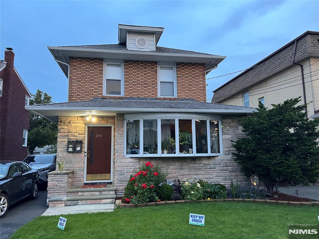 Rental Property at 240 Copeland Ave 2, Lyndhurst, New Jersey - Bedrooms: 2 
Bathrooms: 2 
Rooms: 4  - $2,500 MO.