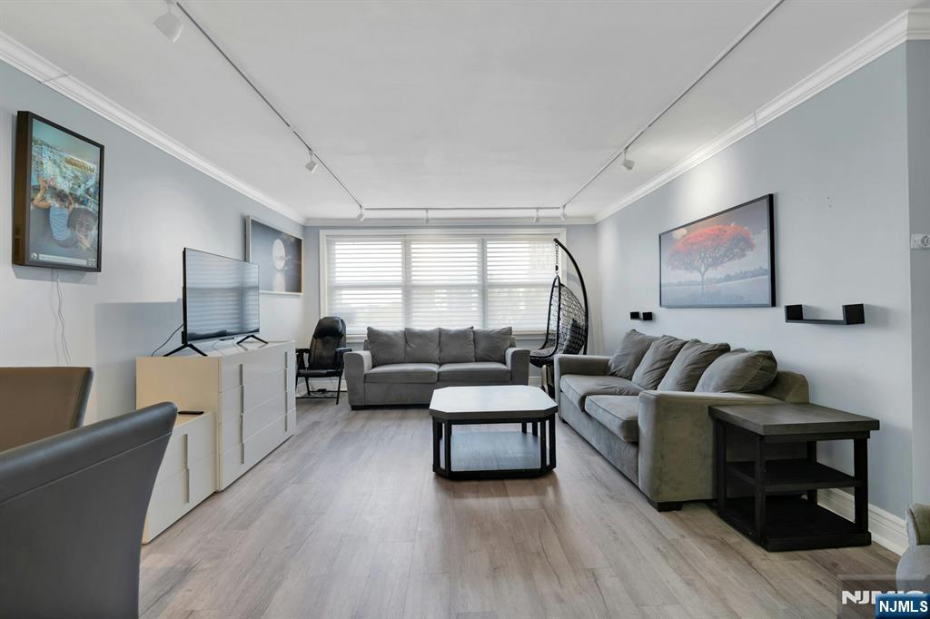 2000 Linwood Avenue 4P