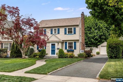 Photo of 52 Sommer Avenue, Glen Ridge, NJ 07028 (MLS # 26015671)