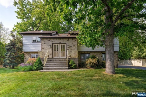 Photo of 11 Yellow Brick Road, Wayne, NJ 07470 (MLS # 26020747)