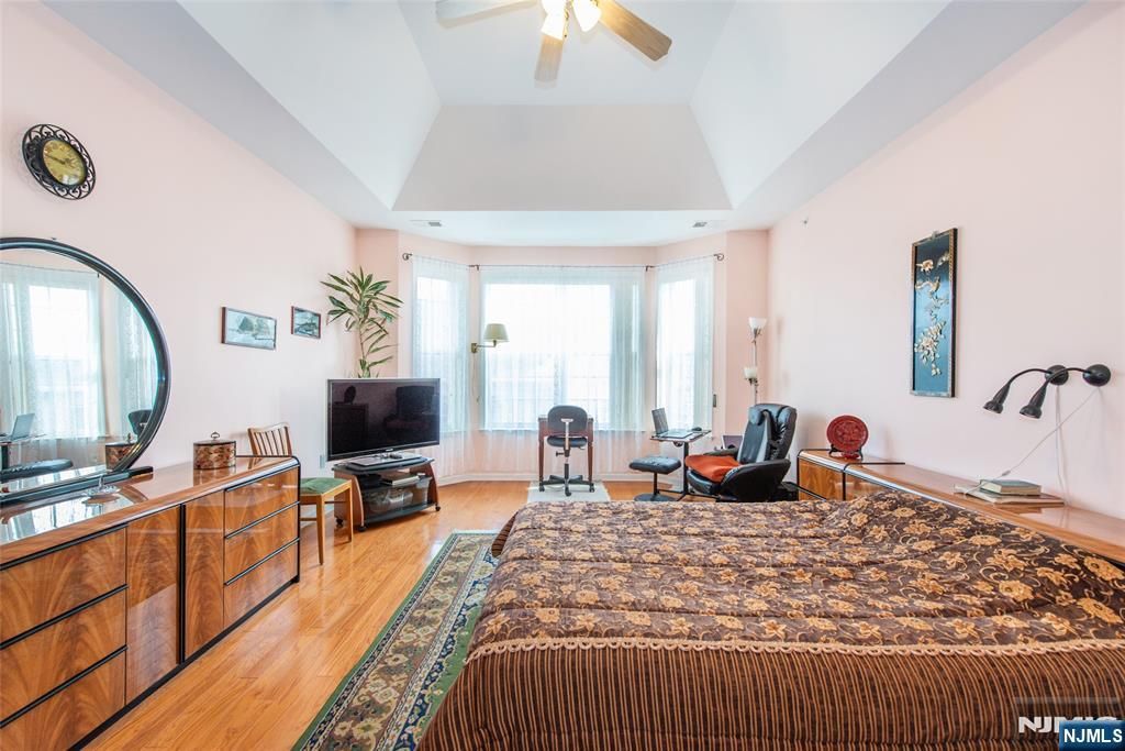 Photo of 9 Cliff Road, Woodland Park, NJ 07424 (MLS # 26006685)