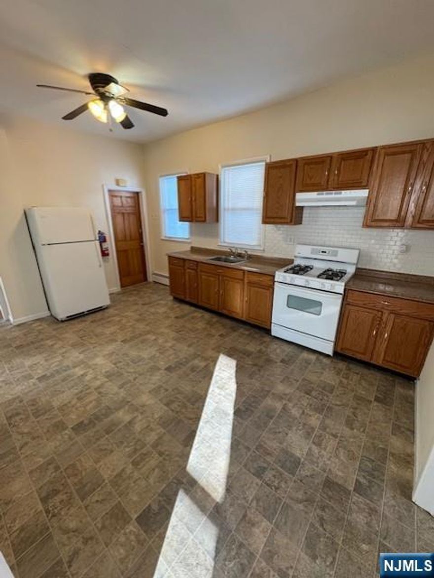 Well-maintained 3-bedroom, 1-full-bath unit with a completely redone bathroom. Convenient basement access offers washer and dryer hookups along with dedicated storage. A great blend of updates and functionality.