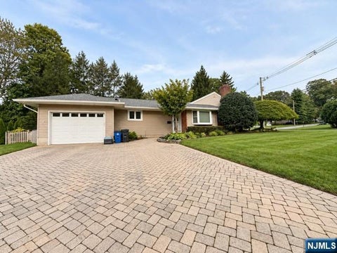 Photo of 180 Grant AVE, Cresskill, NJ 07626 (MLS # 26036466)