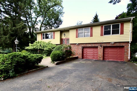 Photo of 527 Dorothy ST, Fair Lawn, NJ 07410 (MLS # 26026477)